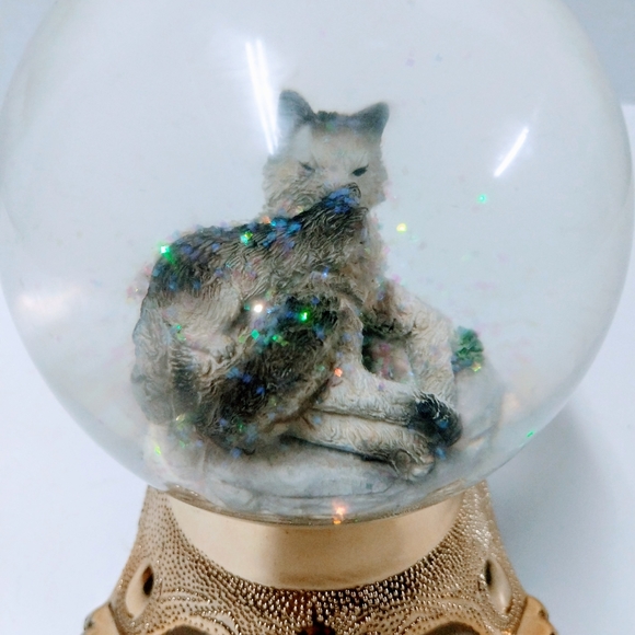 ELECO Other - Puppy Snow Globe Glitter Mom Wolf & Pups